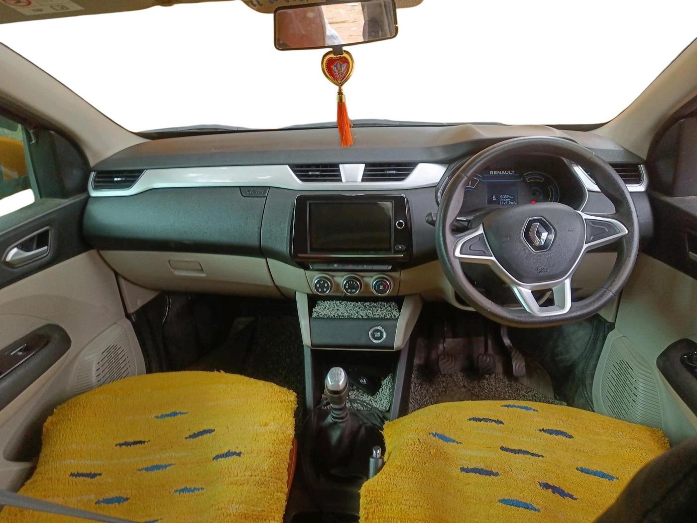 2020 Renault TRIBER RXZ, Petrol, Manual, 1,50,824 km, interior