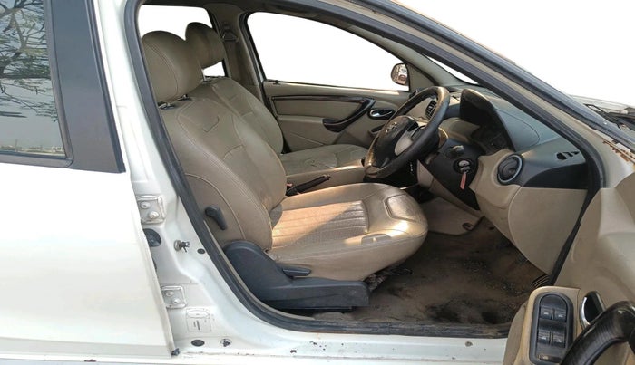 2014 Nissan Terrano XV D THP 110 PS, Diesel, Manual, 2,37,339 km, interior