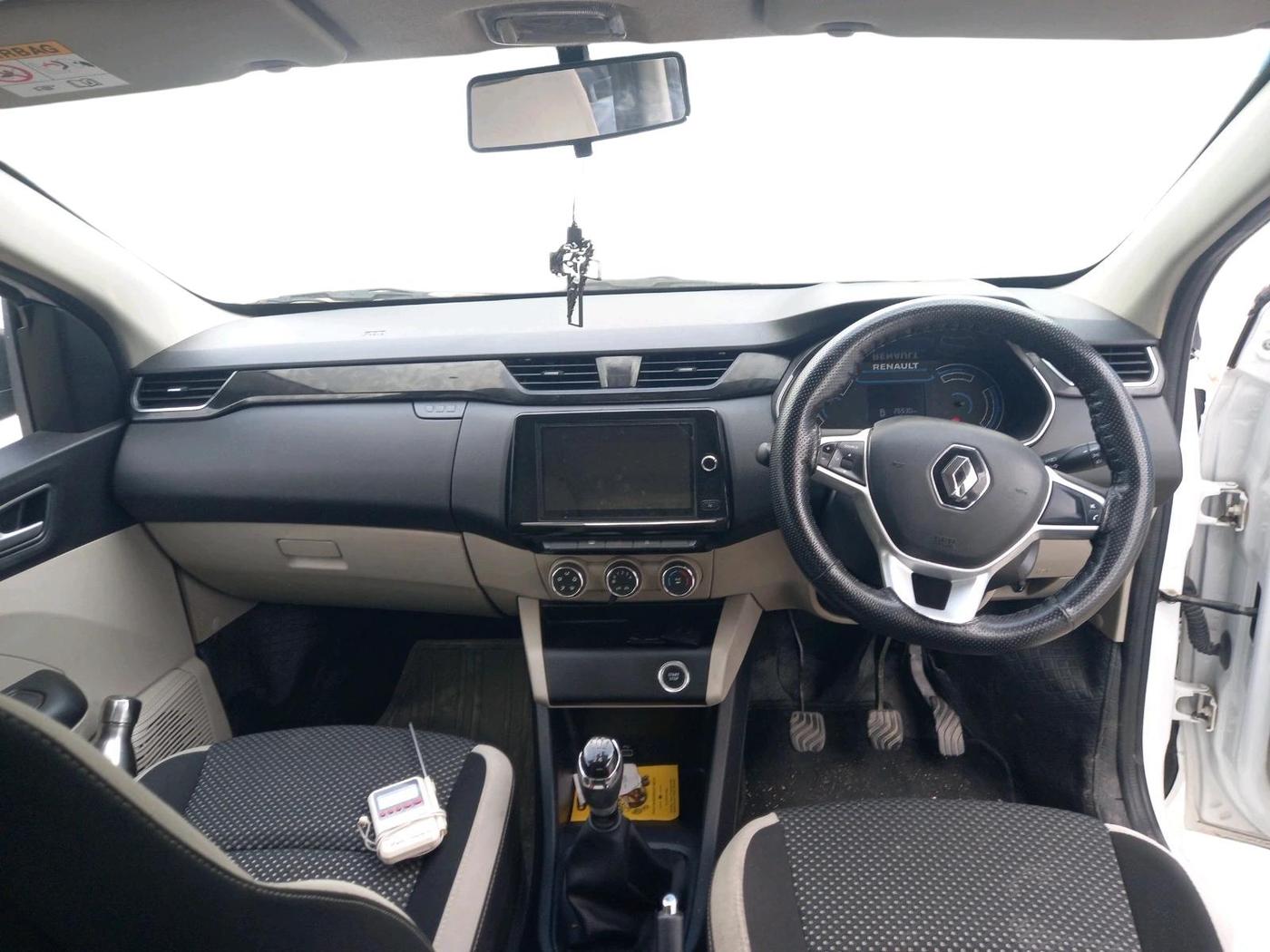 2022 Renault TRIBER RXZ, Petrol, Manual, 26,530 km, interior