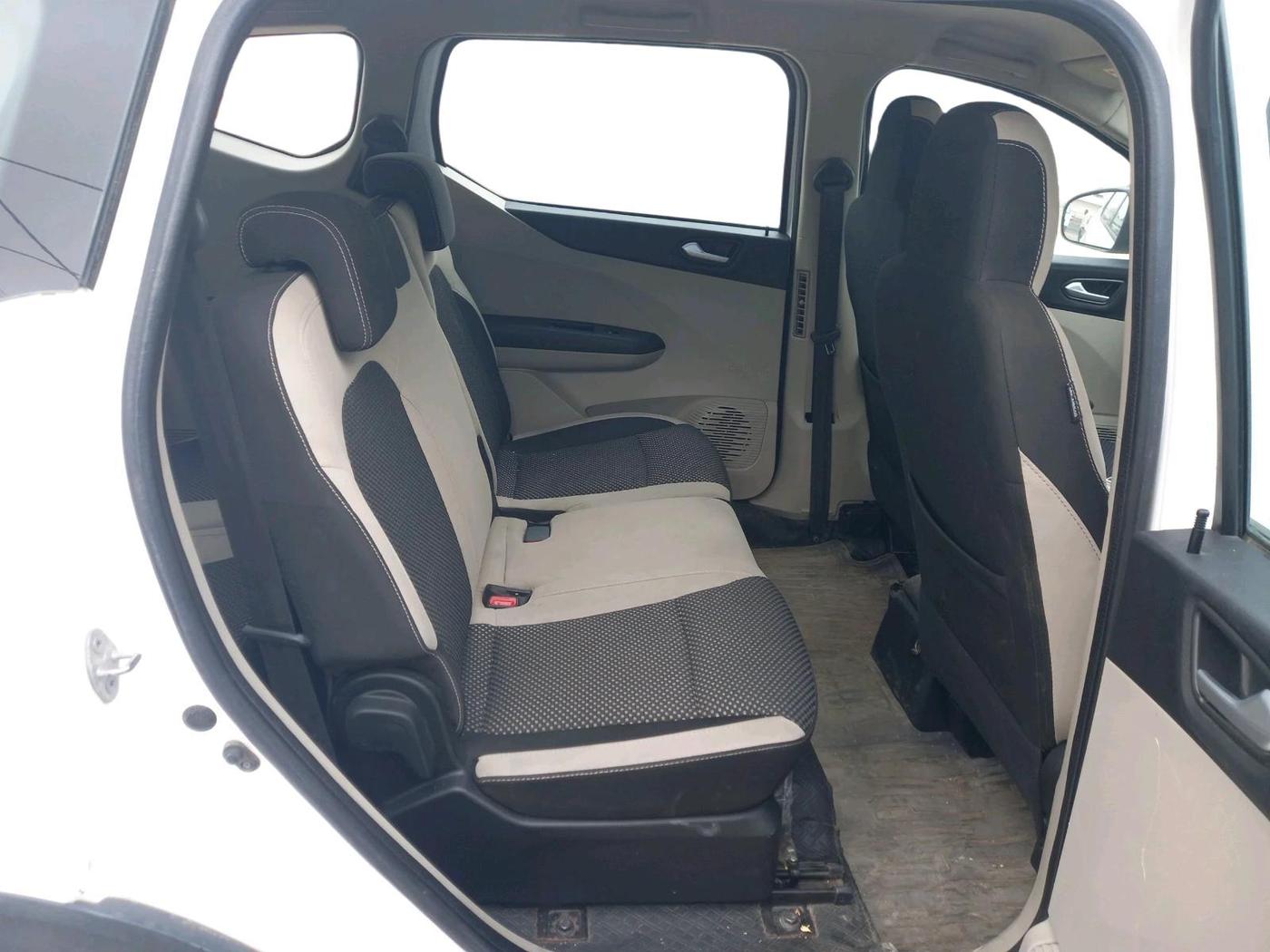 2022 Renault TRIBER RXZ, Petrol, Manual, 26,530 km, interior