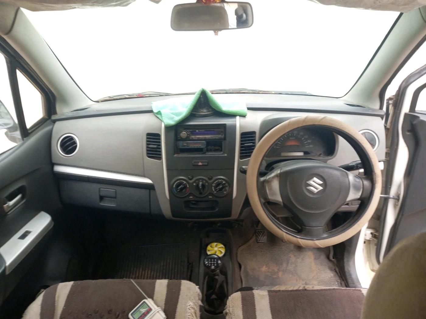 2012 Maruti Wagon R 1.0 LXI, CNG, Manual, 1,25,629 km, interior
