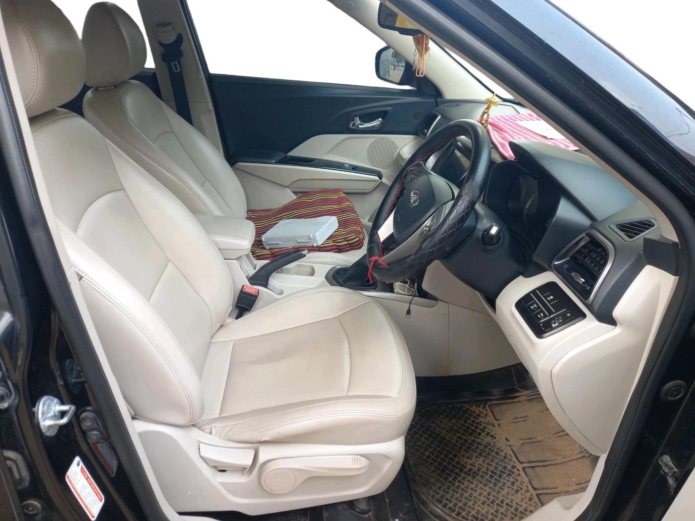 2019 Mahindra XUV300 W8 (O) 1.5 DIESEL, Diesel, Manual, 1,39,290 km, interior