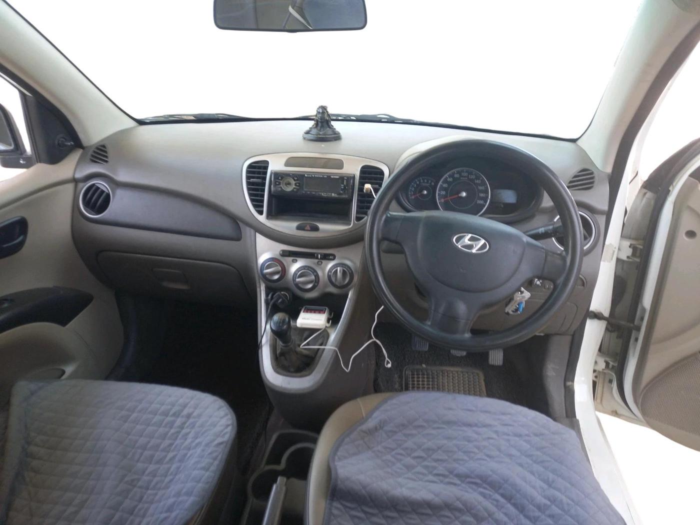 2015 Hyundai i10 MAGNA 1.1, CNG, Manual, 1,30,247 km, interior