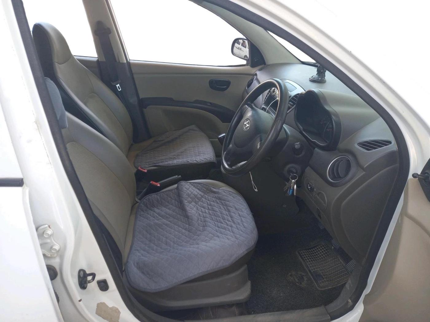 2015 Hyundai i10 MAGNA 1.1, CNG, Manual, 1,30,247 km, interior