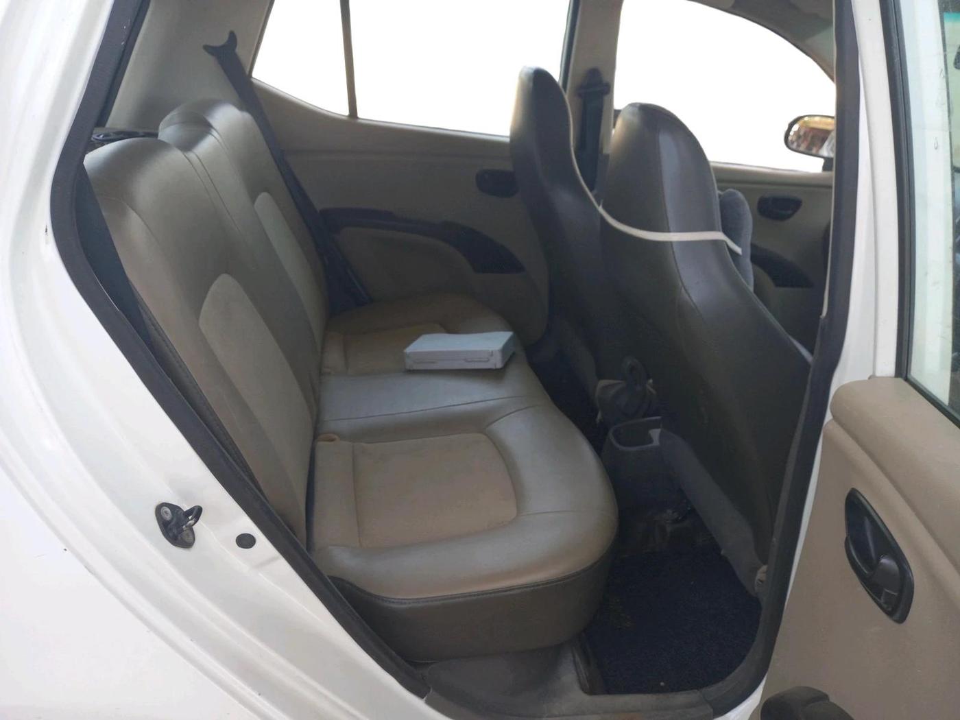 2015 Hyundai i10 MAGNA 1.1, CNG, Manual, 1,30,247 km, interior