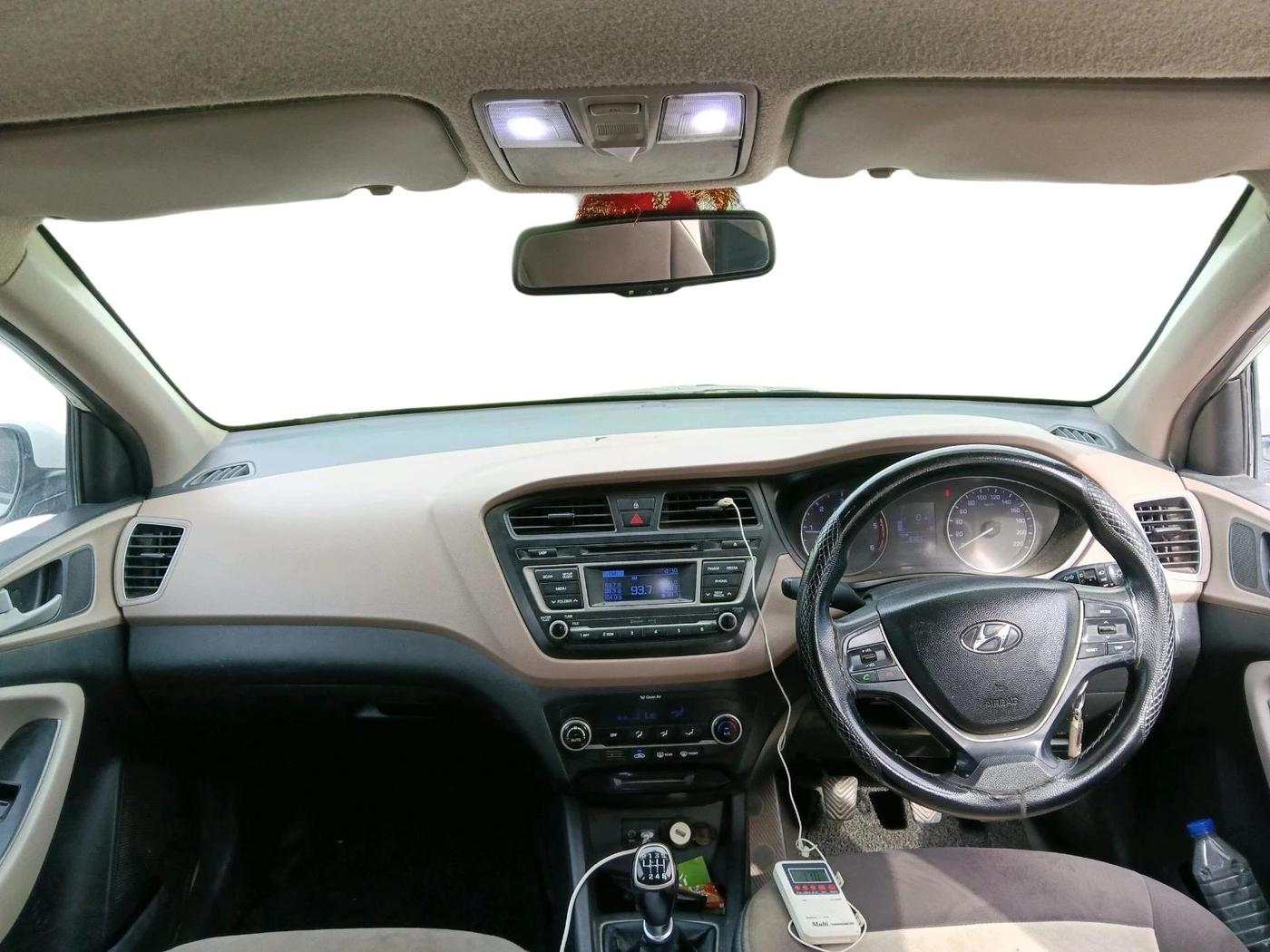 2015 Hyundai Elite i20 SPORTZ 1.4 CRDI, Diesel, Manual, 1,56,442 km, interior