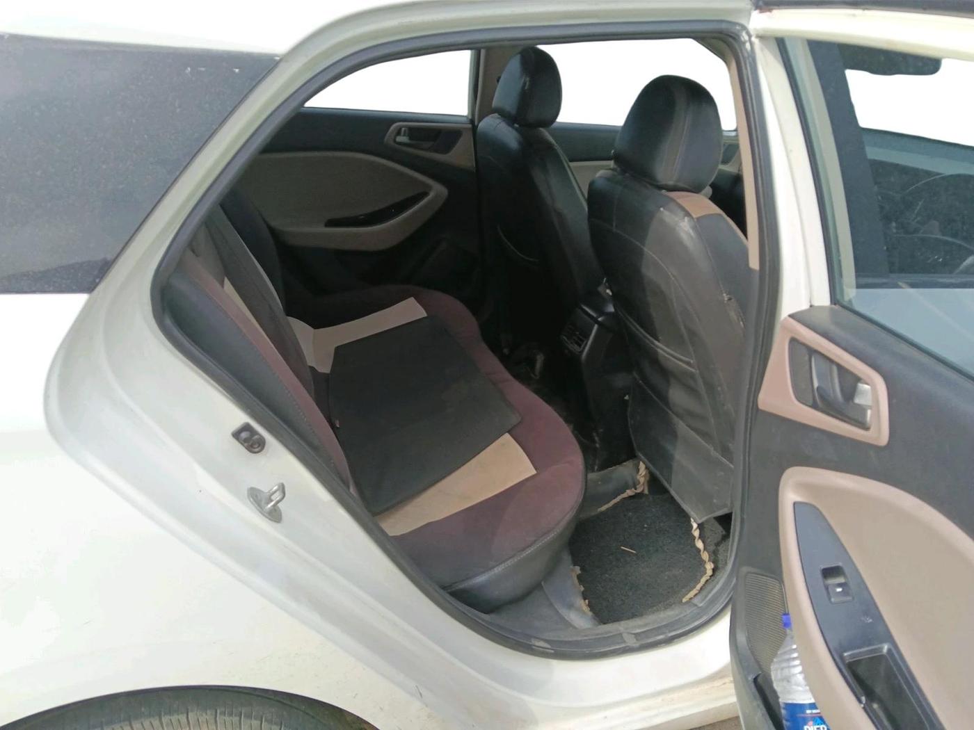 2015 Hyundai Elite i20 SPORTZ 1.4 CRDI, Diesel, Manual, 1,56,442 km, interior