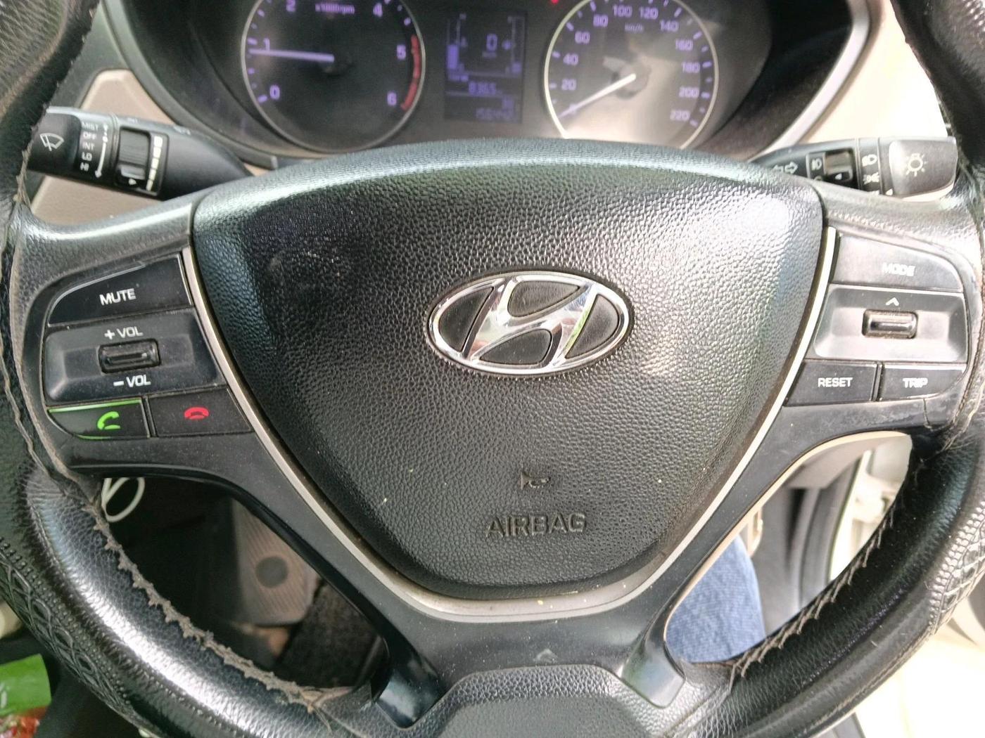 2015 Hyundai Elite i20 SPORTZ 1.4 CRDI, Diesel, Manual, 1,56,442 km, interior