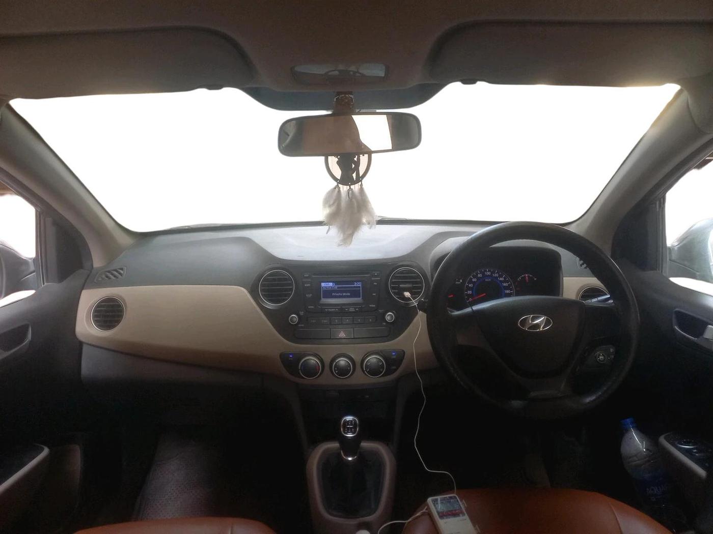 2014 Hyundai Grand i10 SPORTZ 1.2 KAPPA VTVT, CNG, Manual, 1,17,000 km, interior