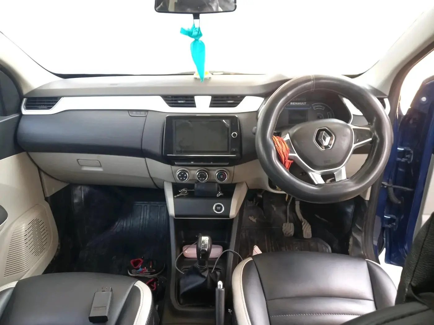 2020 Renault TRIBER RXZ AMT, Petrol, Automatic, 3,50,000 km, interior