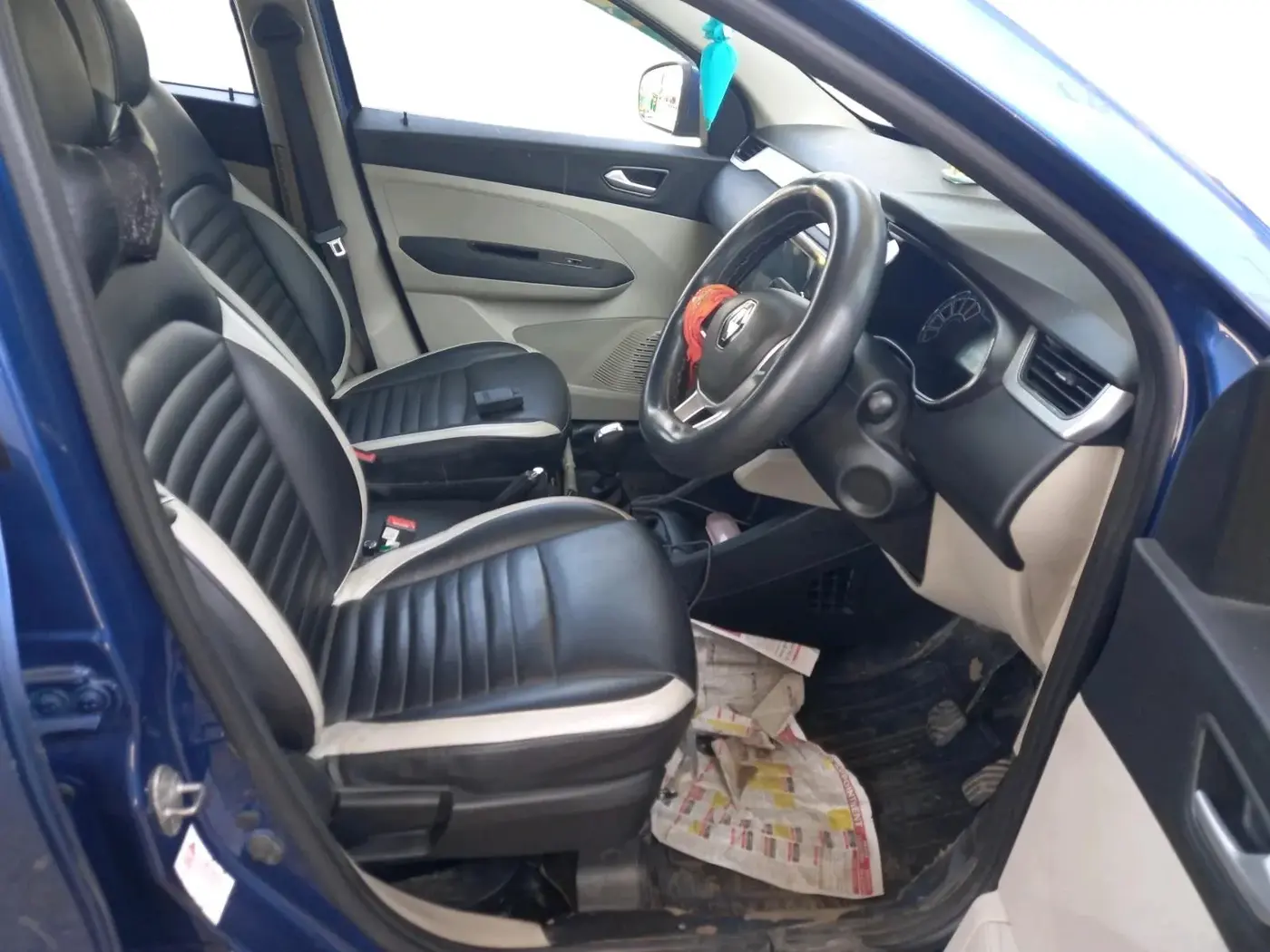 2020 Renault TRIBER RXZ AMT, Petrol, Automatic, 3,50,000 km, interior