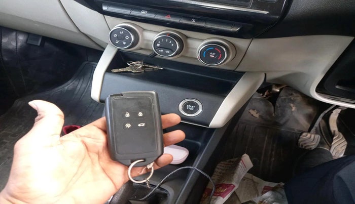 2020 Renault TRIBER RXZ AMT, Petrol, Automatic, 80,081 km, interior