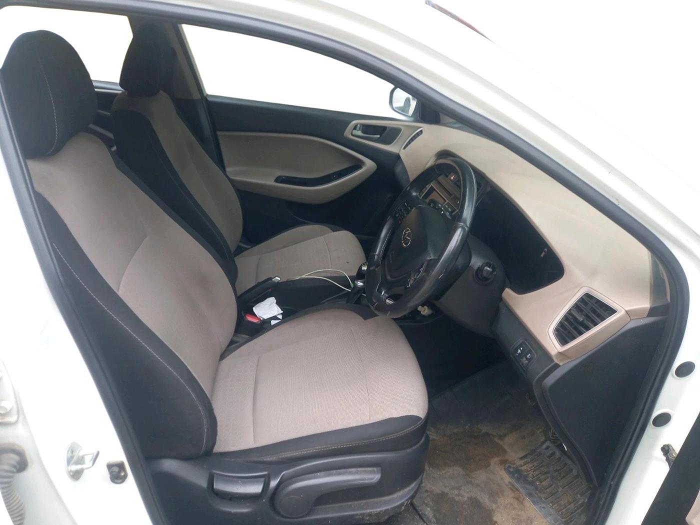 2014 Hyundai Elite i20 ASTA 1.2, Petrol, Manual, 1,03,280 km, interior