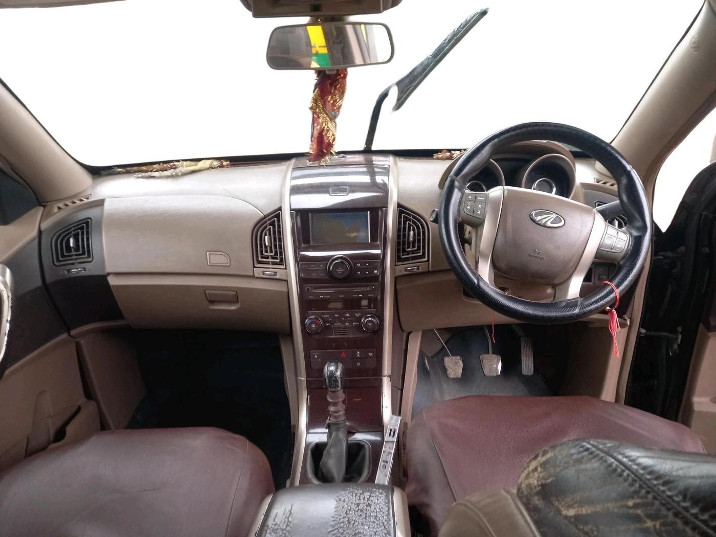 2012 Mahindra XUV500 W8, Diesel, Manual, 2,67,994 km, interior