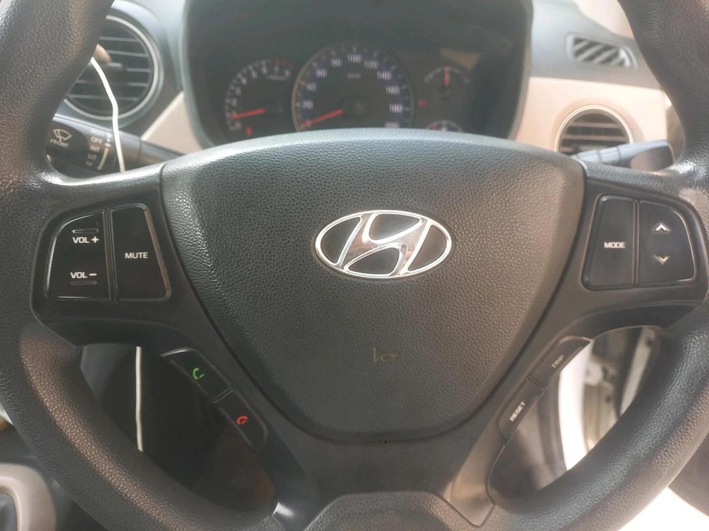 2015 Hyundai Xcent S 1.2, CNG, Manual, 2,13,221 km, interior
