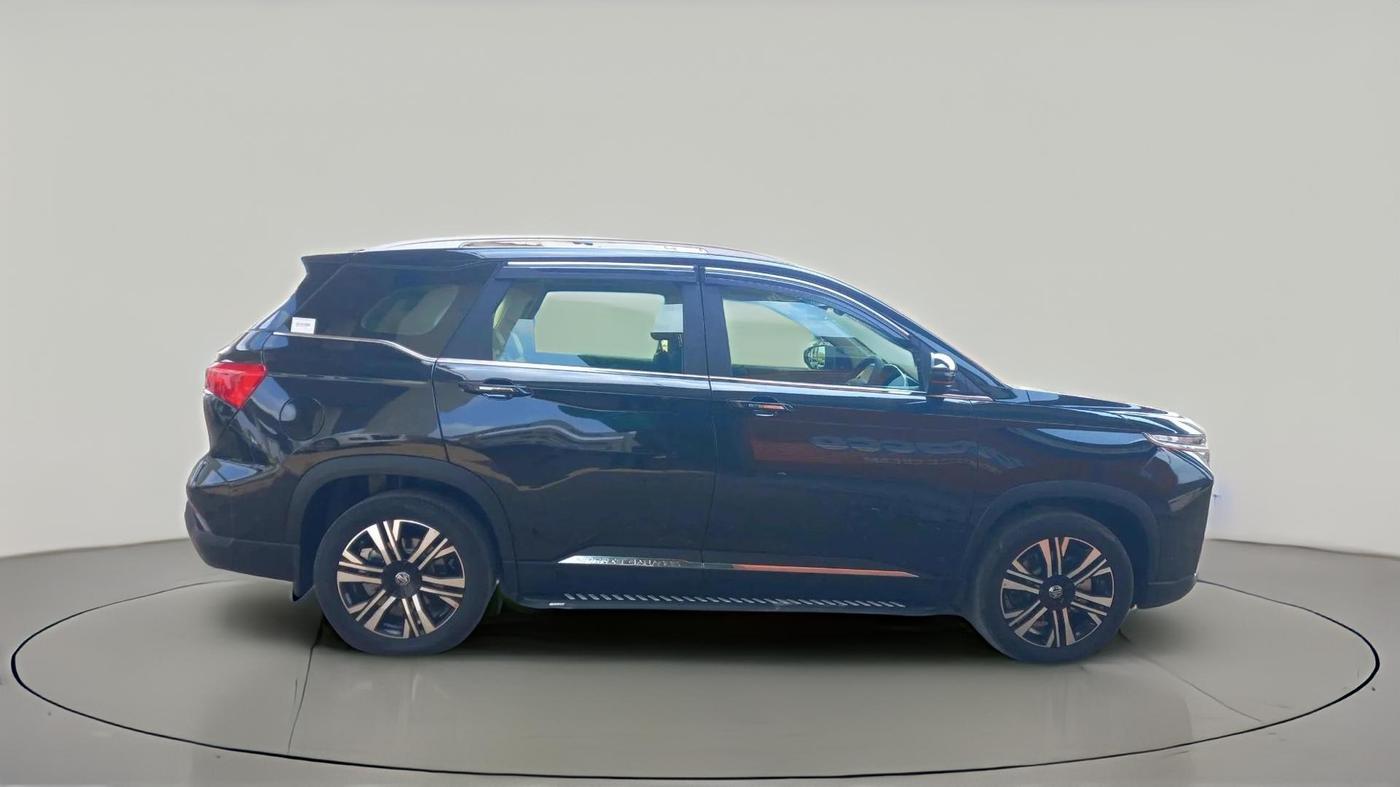 2026 MG HECTOR PLUS Savvy Pro 1.5 Turbo Petrol CVT 7 STR, Petrol, Automatic, 1,211 km, exterior