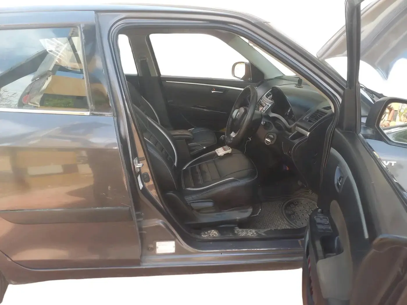 2016 Maruti Swift VXI, CNG, Manual, 1,47,255 km, interior