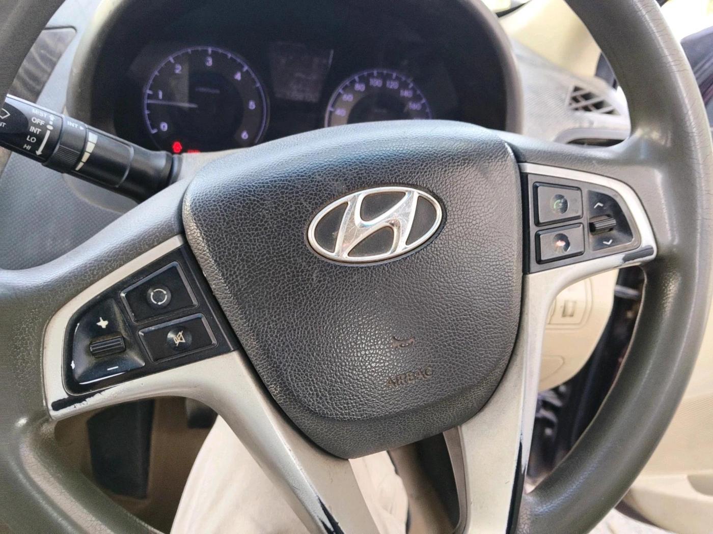 2011 Hyundai Verna FLUIDIC 1.6 CRDI SX, Diesel, Manual, 1,63,911 km, interior