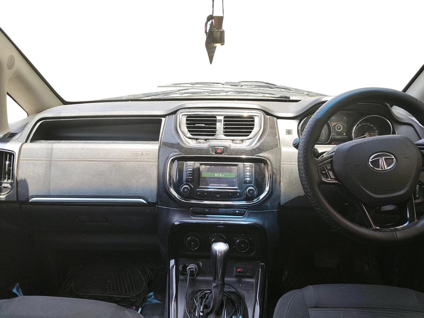 2018 Tata Hexa XMA 4X2 7 STR, Diesel, Automatic, 1,34,233 km, interior