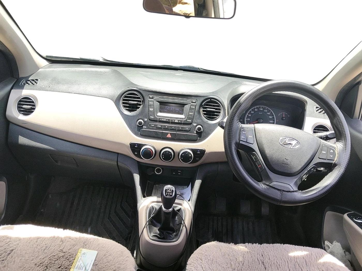 2016 Hyundai Grand i10 SPORTZ 1.2 KAPPA VTVT, CNG, Manual, 1,19,809 km, interior