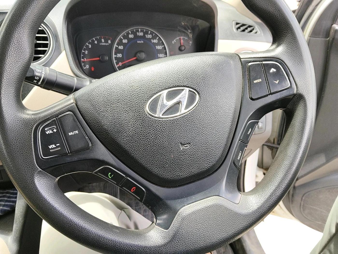2015 Hyundai Grand i10 SPORTZ 1.1 CRDI, Diesel, Manual, 1,36,346 km, interior