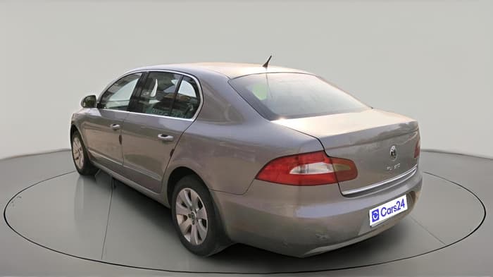 2012 Skoda Superb ELEGANCE 2.0 TDI CR AT, Diesel, Automatic, 2,50,310 km, exterior