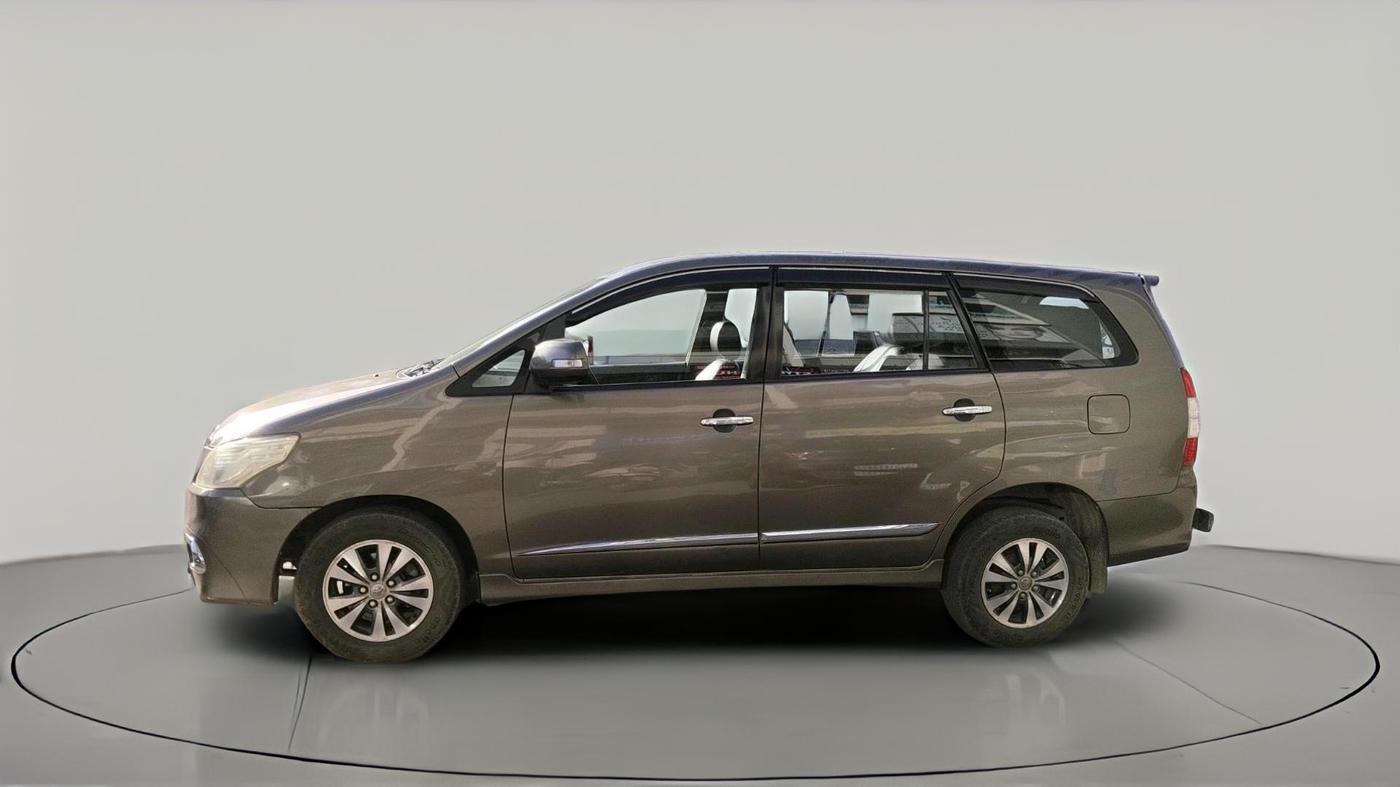 2015 Toyota Innova 2.5 VX 7 STR, Diesel, Manual, 1,49,880 km, exterior