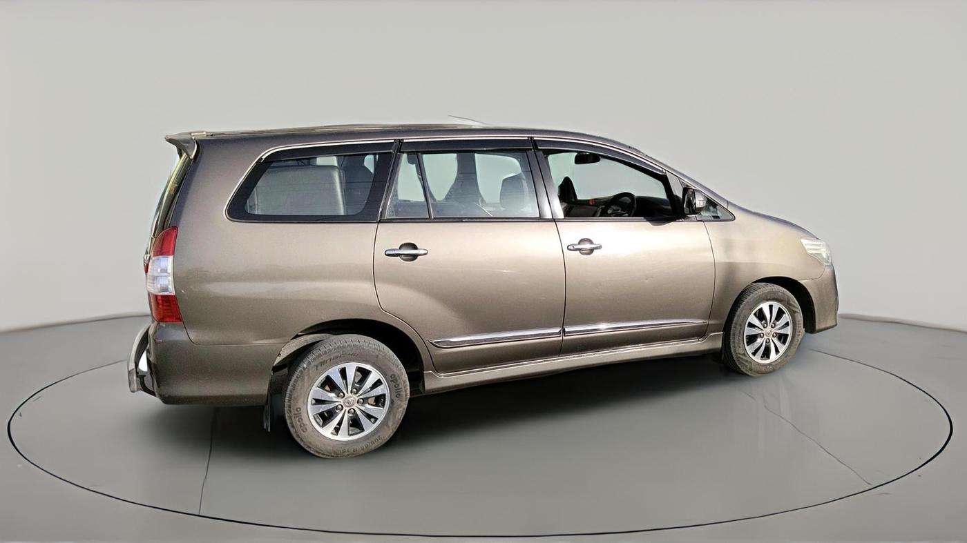 2015 Toyota Innova 2.5 VX 7 STR, Diesel, Manual, 1,49,880 km, exterior