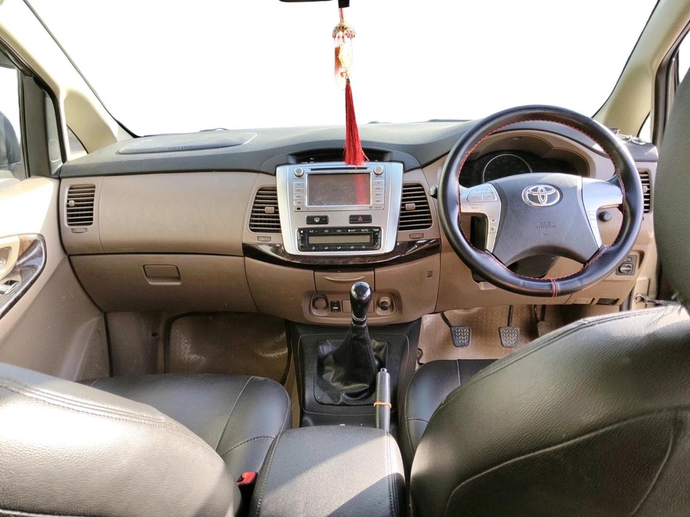 2015 Toyota Innova 2.5 VX 7 STR, Diesel, Manual, 1,49,880 km, interior