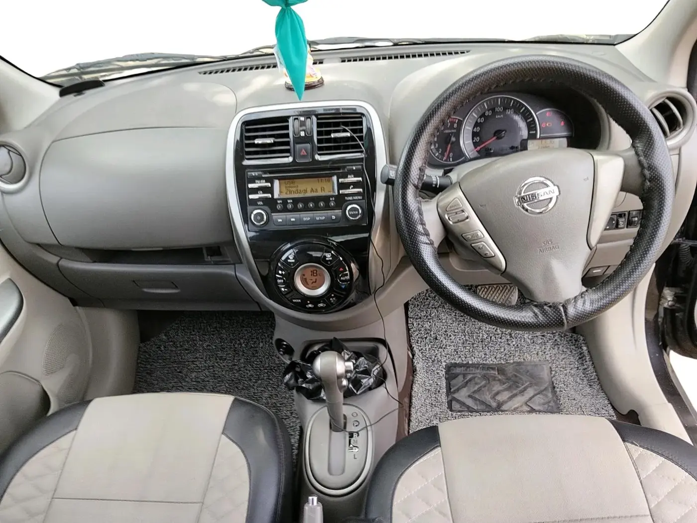 2016 Nissan Micra XV CVT, Petrol, Automatic, 70,000 km, interior