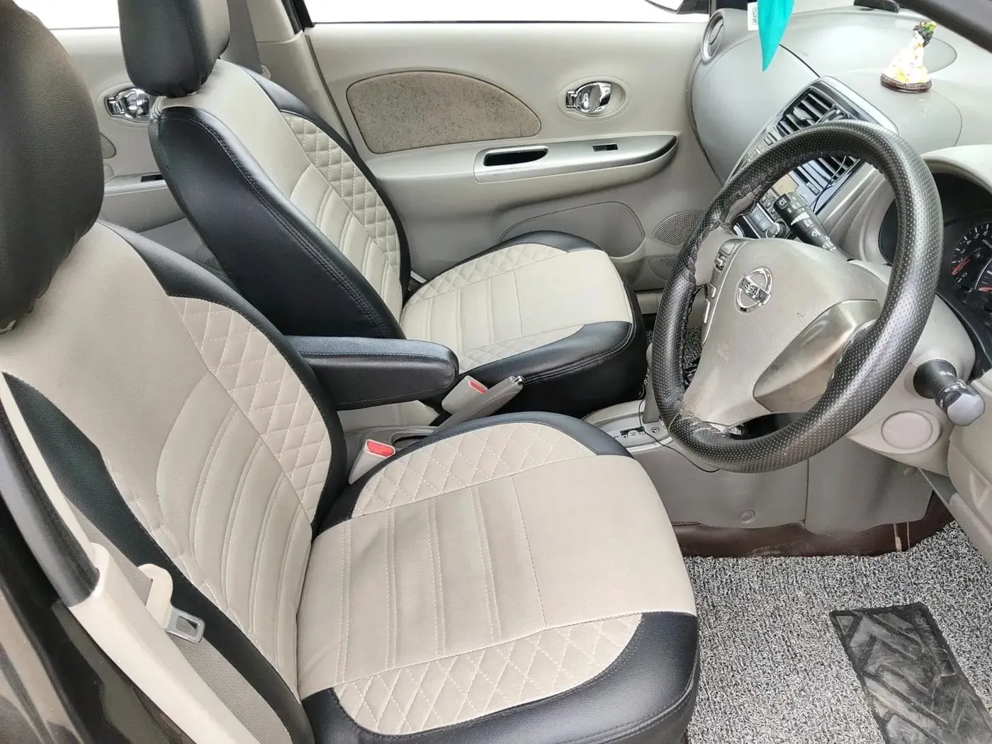 2016 Nissan Micra XV CVT, Petrol, Automatic, 70,000 km, interior