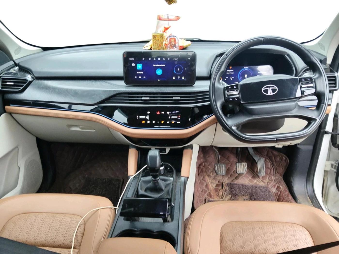 2025 Tata Safari ADVENTURE, Diesel, Manual, 17,035 km, interior