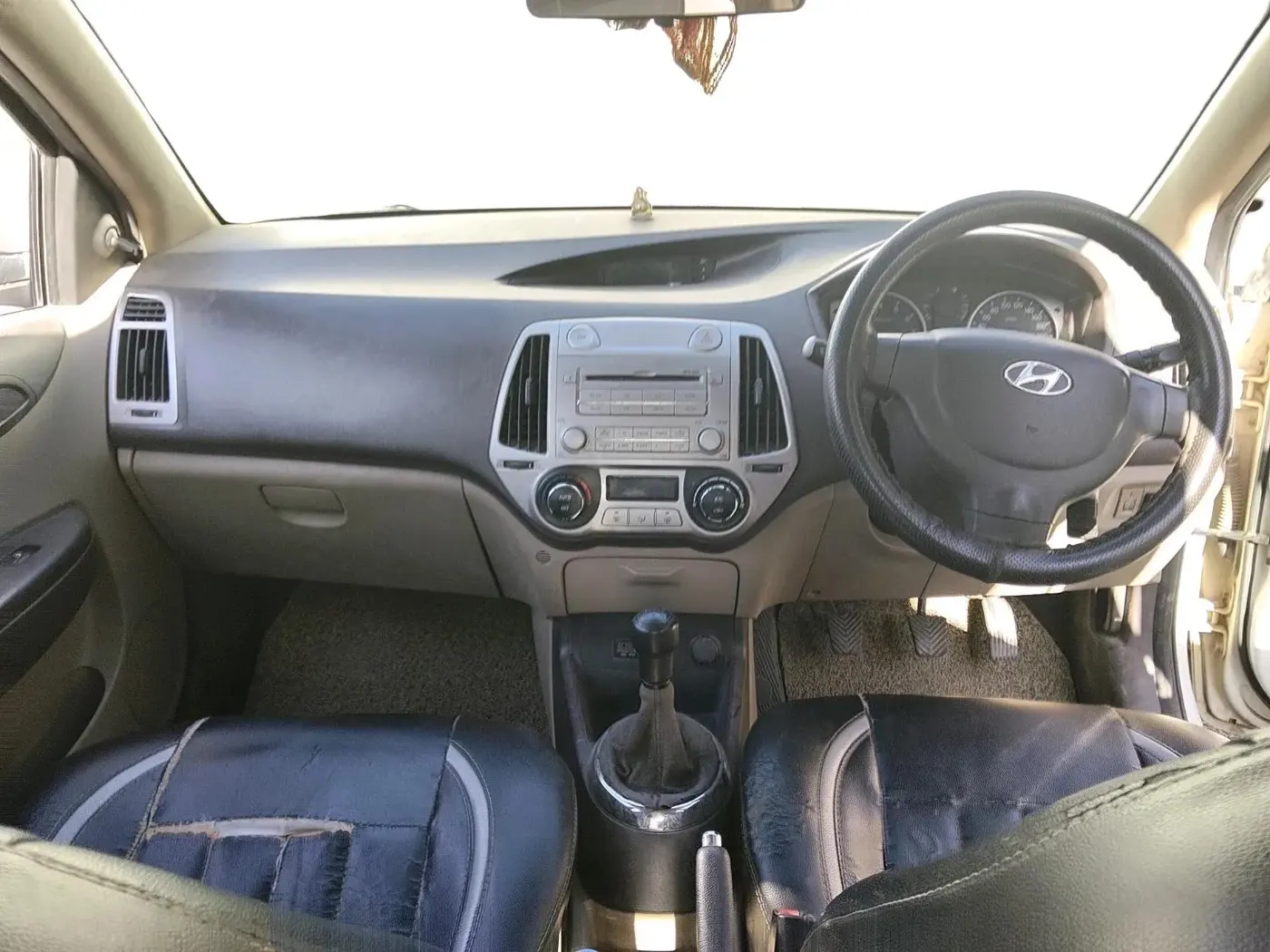 2012 Hyundai i20 MAGNA 1.2, CNG, Manual, 1,44,052 km, interior