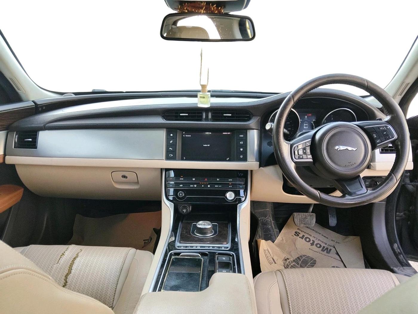 2017 Jaguar XF 2.0 DIESEL PRESTIGE, Diesel, Automatic, 1,72,715 km, interior