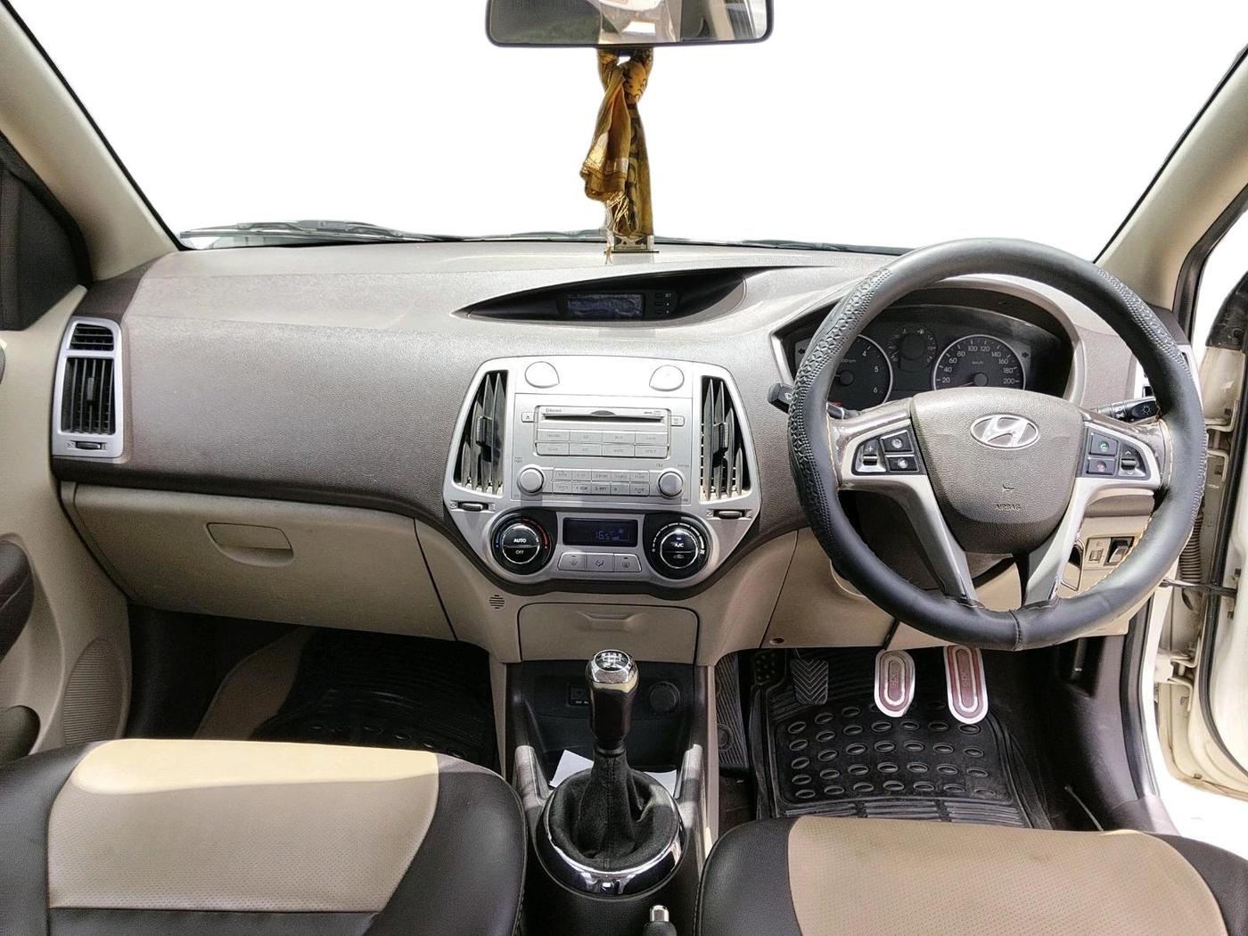 2011 Hyundai i20 SPORTZ 1.4 CRDI, Diesel, Manual, 1,32,041 km, interior