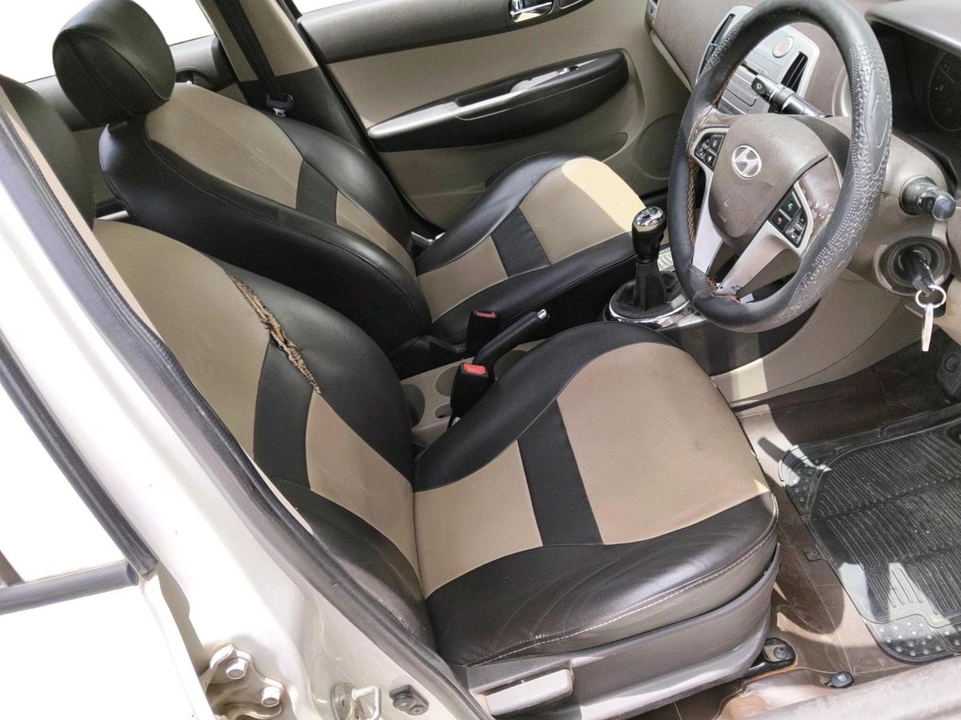 2011 Hyundai i20 SPORTZ 1.4 CRDI, Diesel, Manual, 1,32,041 km, interior