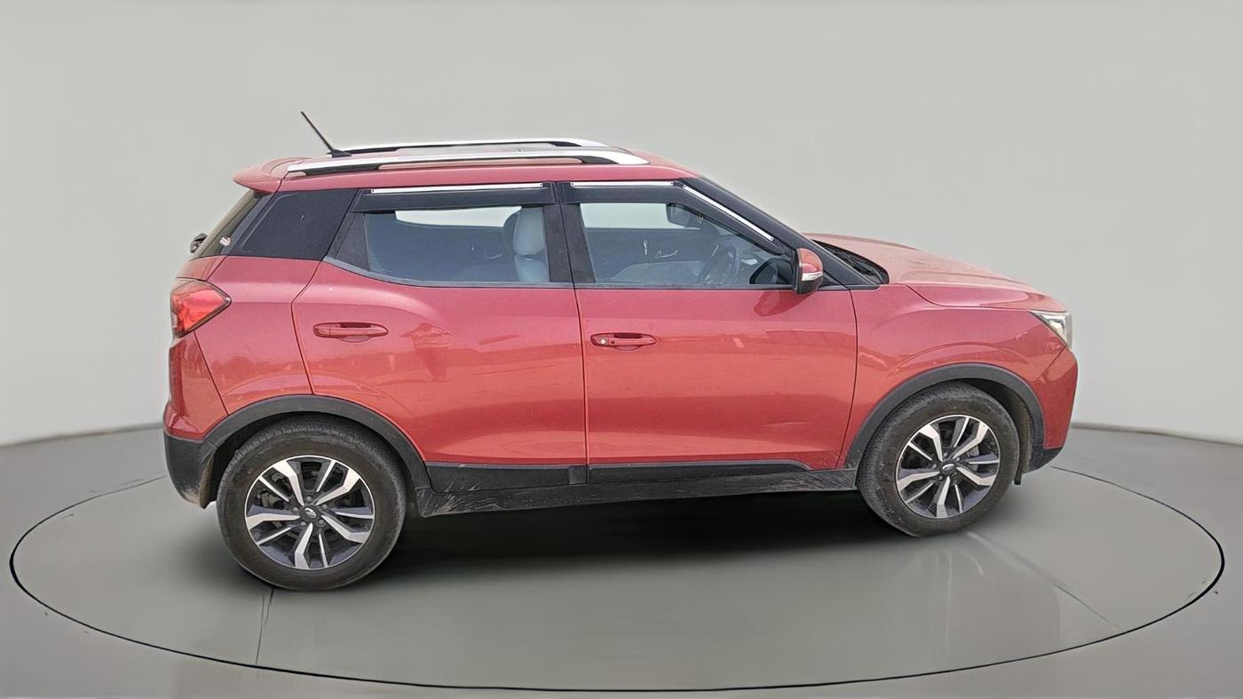 2019 Mahindra XUV300 W8 (O) 1.5 DIESEL AMT, Diesel, Automatic, 92,114 km, exterior