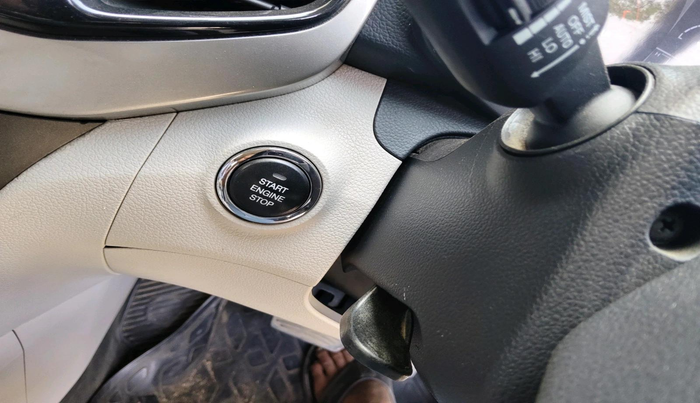 2019 Mahindra XUV300 W8 (O) 1.5 DIESEL AMT, Diesel, Automatic, 92,114 km, interior
