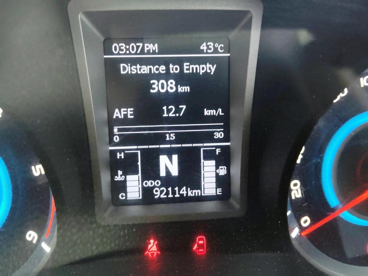 2019 Mahindra XUV300 W8 (O) 1.5 DIESEL AMT, Diesel, Automatic, 92,114 km, interior