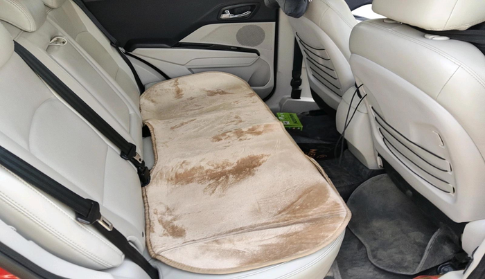 2019 Mahindra XUV300 W8 (O) 1.5 DIESEL AMT, Diesel, Automatic, 92,114 km, interior