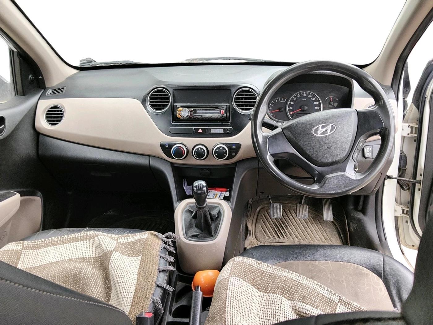 2013 Hyundai Grand i10 ERA 1.2 KAPPA VTVT, CNG, Manual, 1,11,139 km, interior