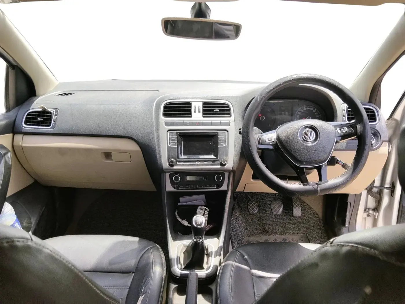 2016 Volkswagen Polo HIGHLINE1.5L, Diesel, Manual, 86,945 km, interior