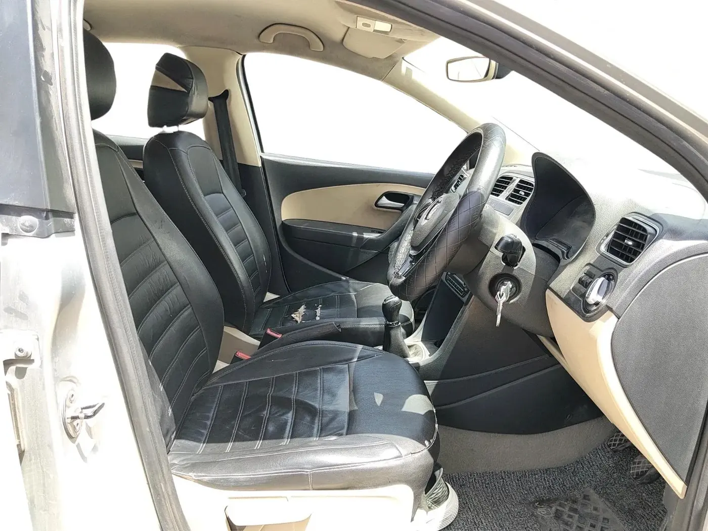 2016 Volkswagen Polo HIGHLINE1.5L, Diesel, Manual, 86,945 km, interior