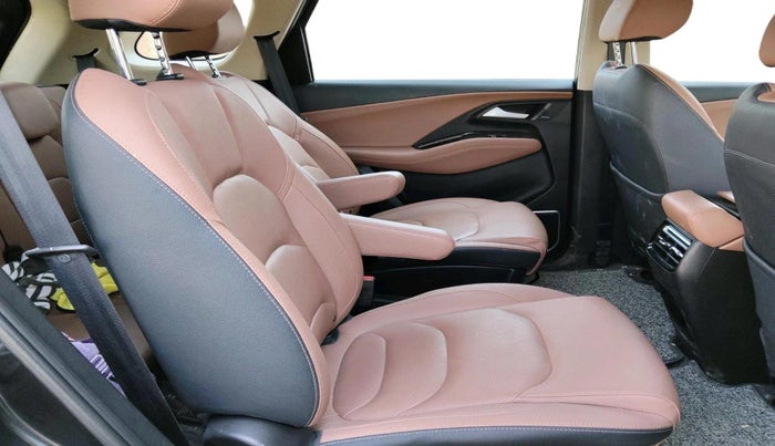 2024 MG HECTOR PLUS SAVVY PRO 1.5 TURBO CVT 6 STR, Petrol, Automatic, 22,001 km, interior