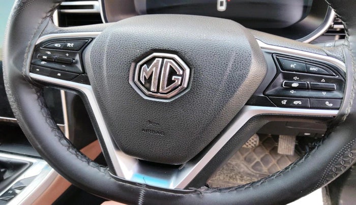 2024 MG HECTOR PLUS SAVVY PRO 1.5 TURBO CVT 6 STR, Petrol, Automatic, 22,001 km, interior