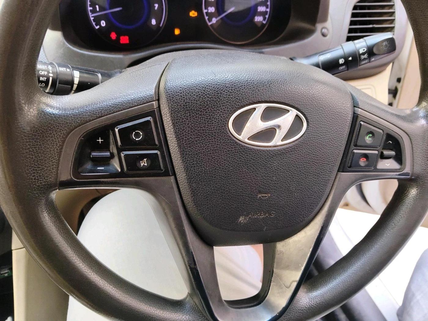 2015 Hyundai Verna FLUIDIC 4S 1.6 VTVT S(O), Petrol, Manual, 1,09,881 km, interior