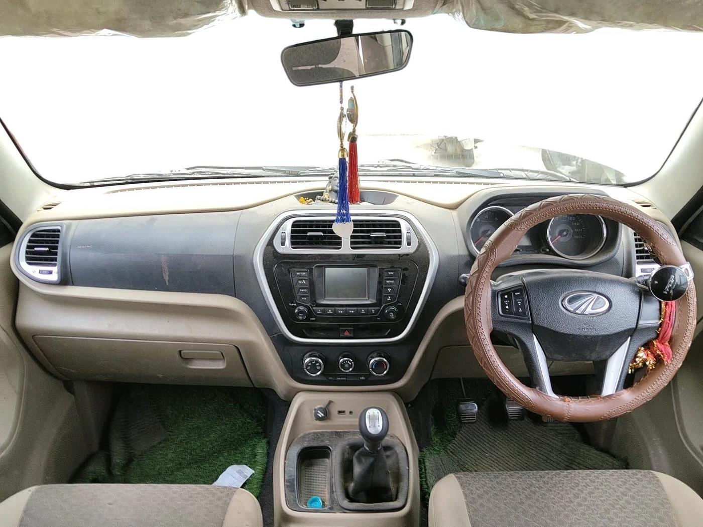 2018 Mahindra TUV300 T8, Diesel, Manual, 1,18,989 km, interior