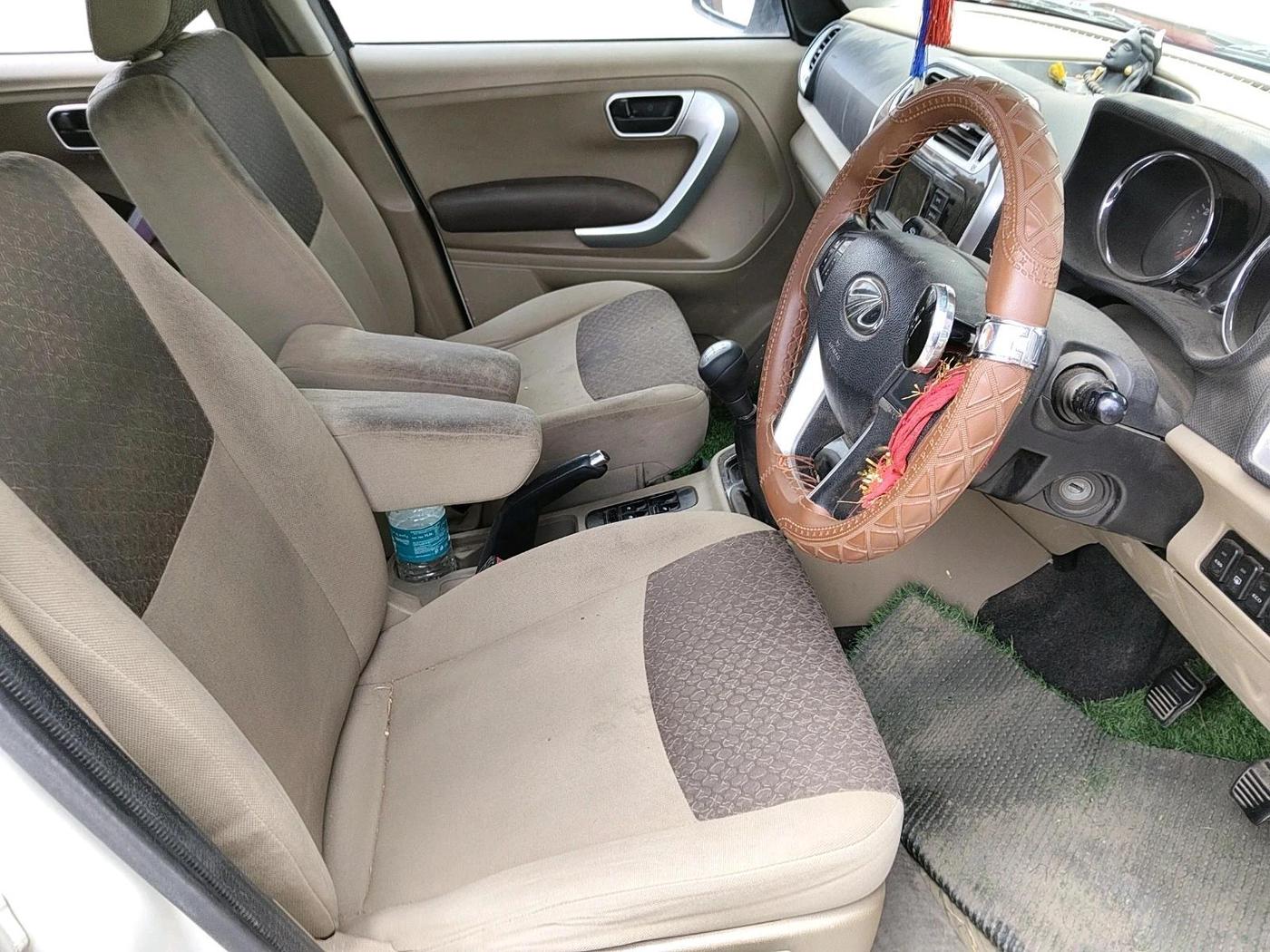 2018 Mahindra TUV300 T8, Diesel, Manual, 1,18,989 km, interior