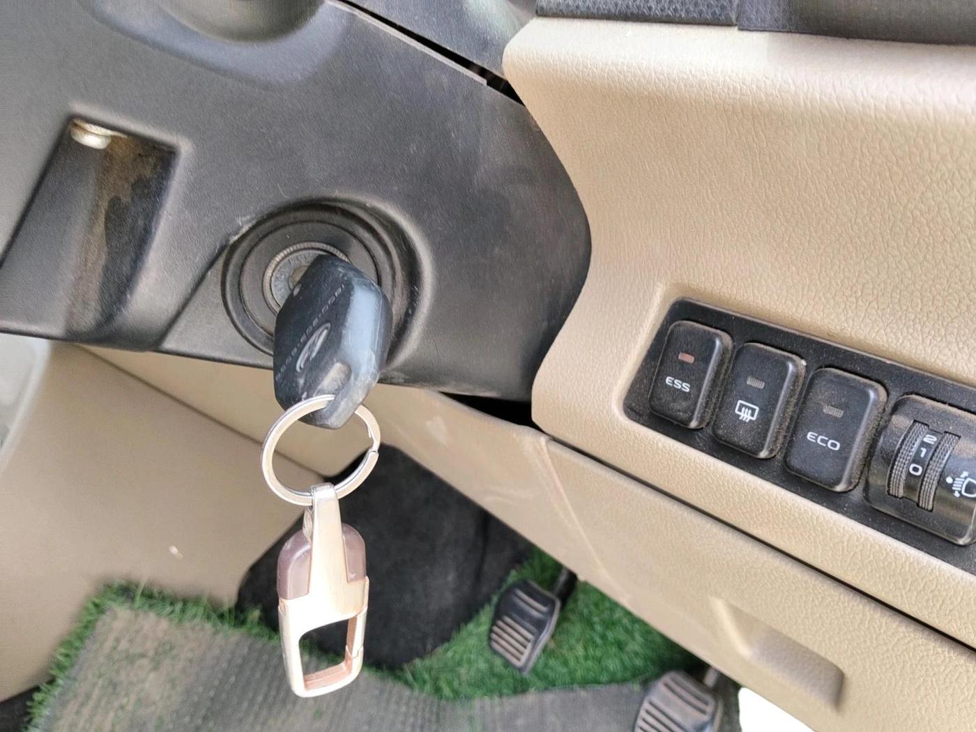 2018 Mahindra TUV300 T8, Diesel, Manual, 1,18,989 km, interior