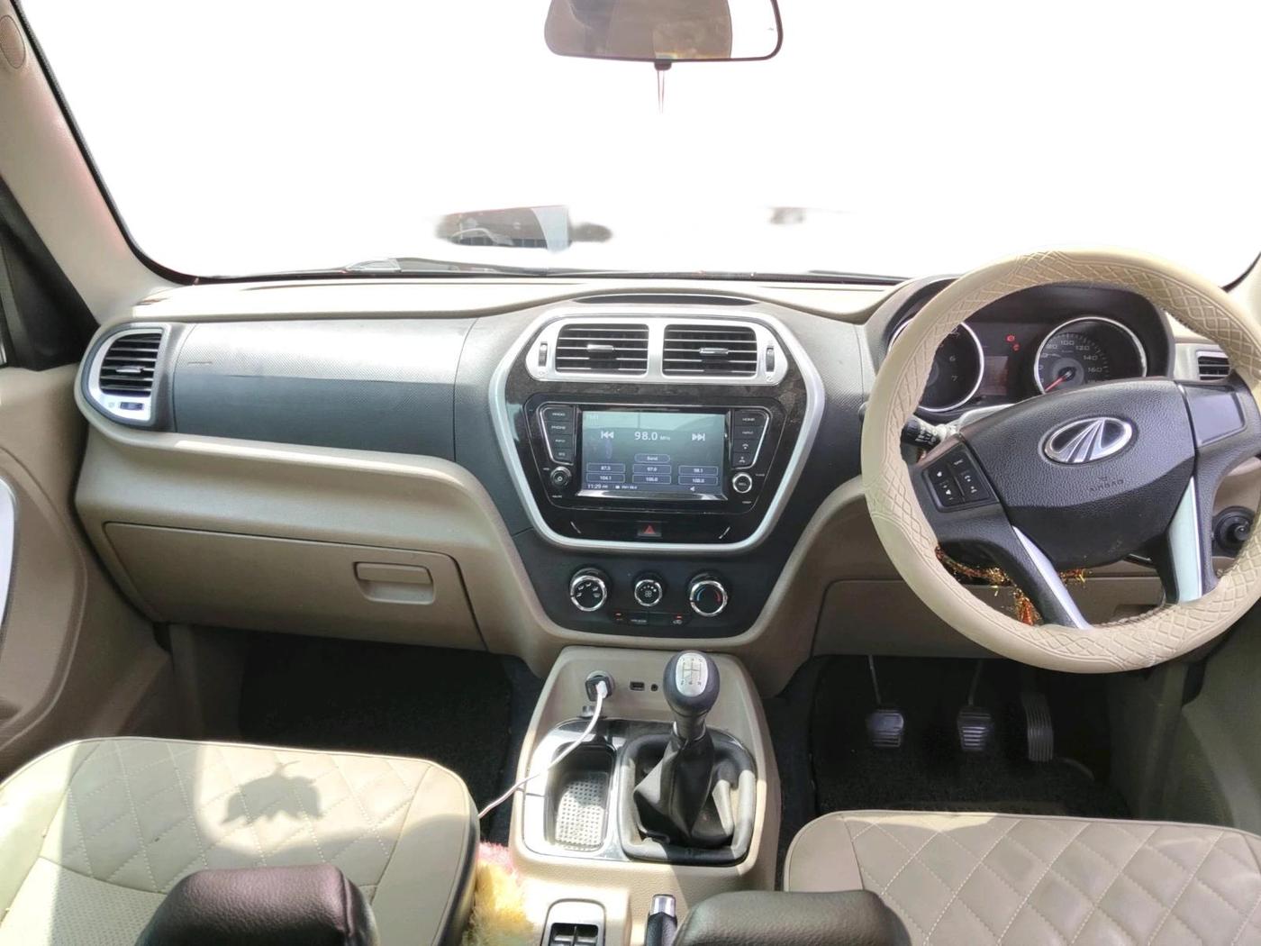 2018 Mahindra TUV300 T10, Diesel, Manual, 1,25,725 km, interior